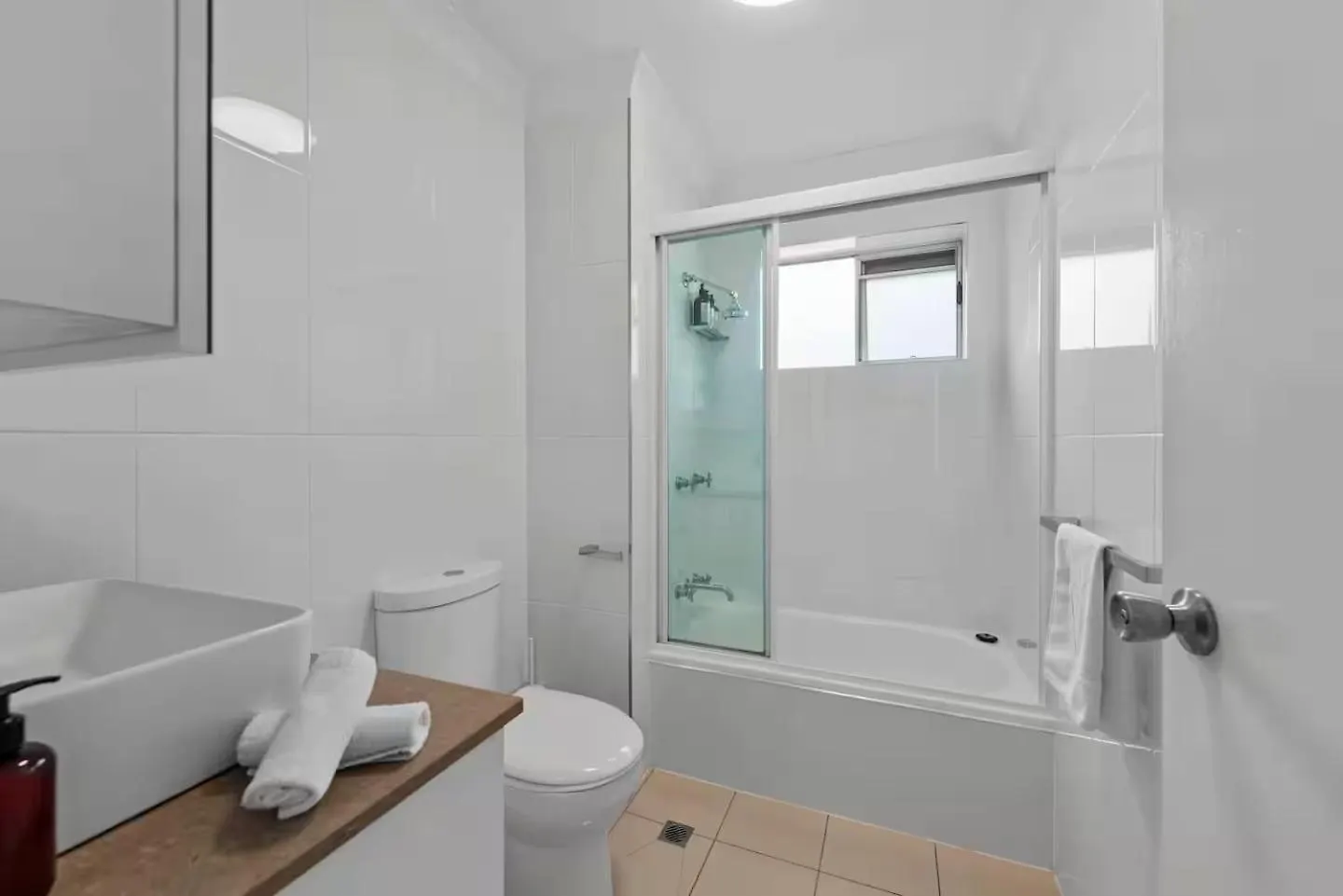Stylish 3Brm Apt Near Gabba With Free Parking & Wifi Brisbane 0*,