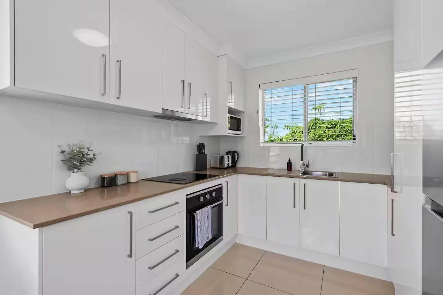 Stylish 3Brm Apt Near Gabba With Free Parking & Wifi Brisbane Apartment